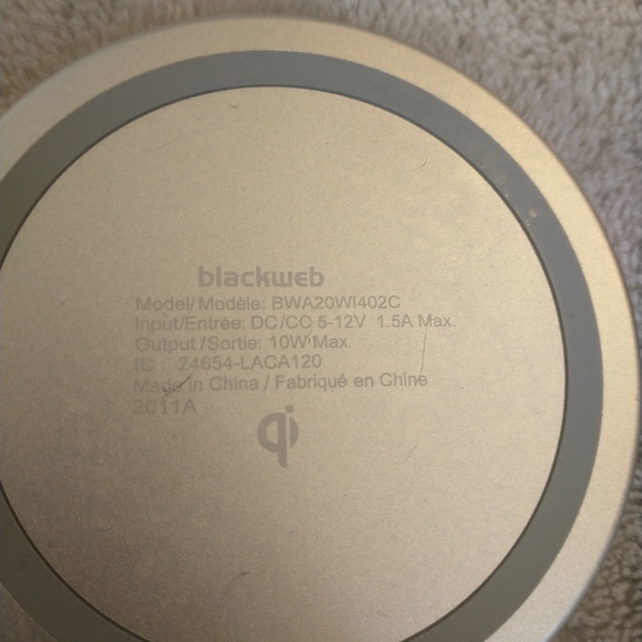 Blackweb Fast Charging Qi Wireless Pad (White),. Comes with charger and a cube - Picture 3 of 5